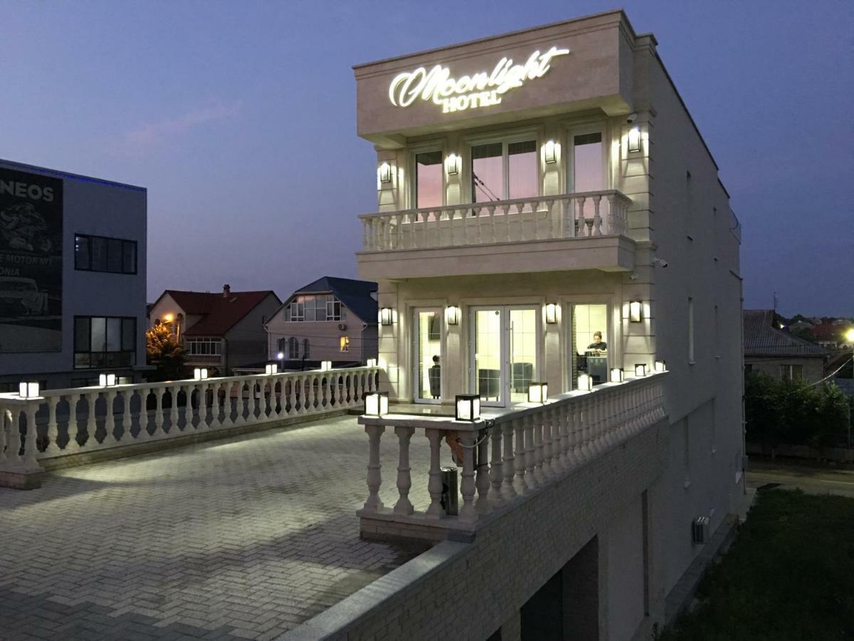 Moonlight Hotel Stauceni  Bagian luar foto